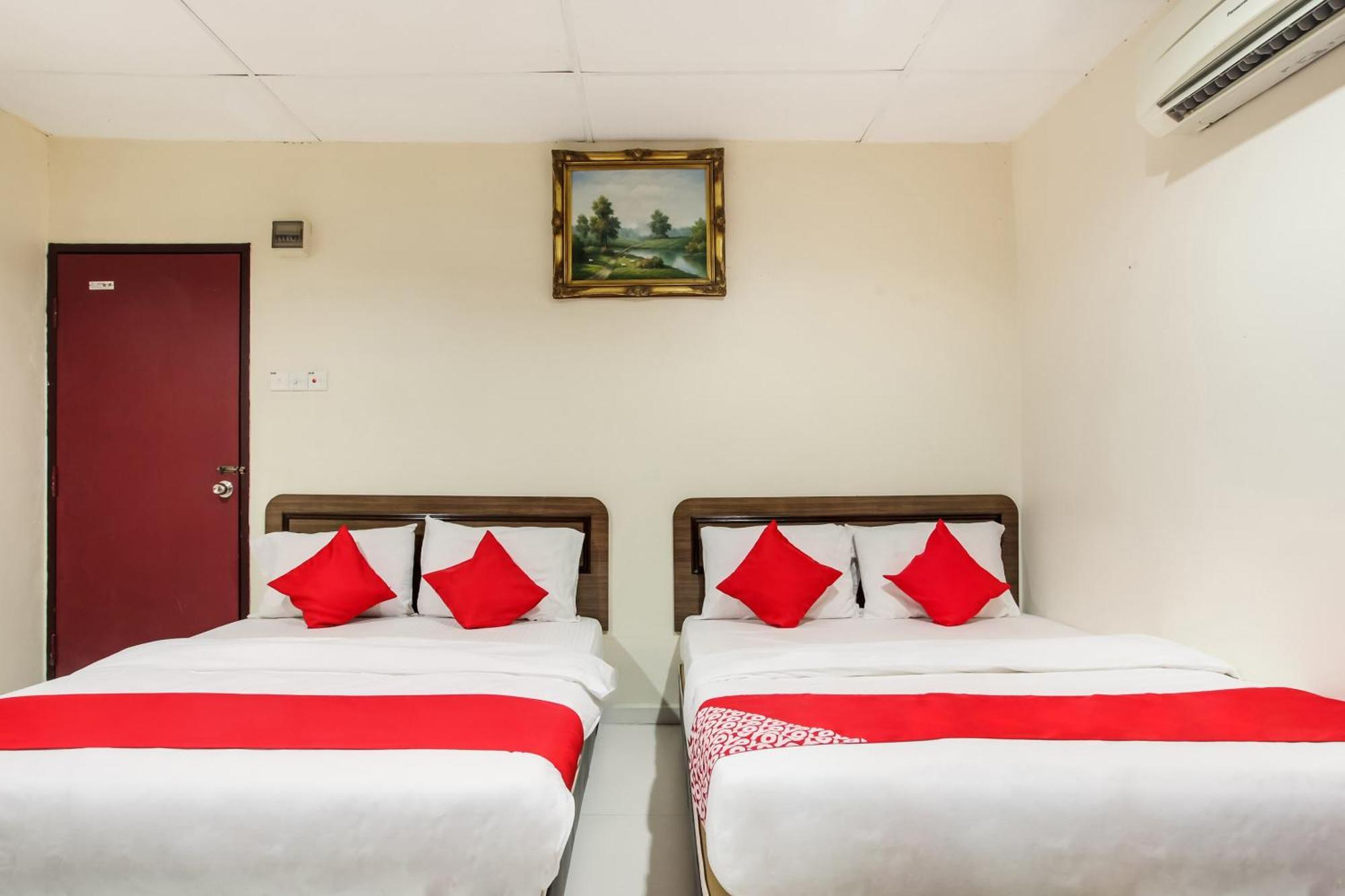 Super Oyo 89427 Kavanas Hotel 2*