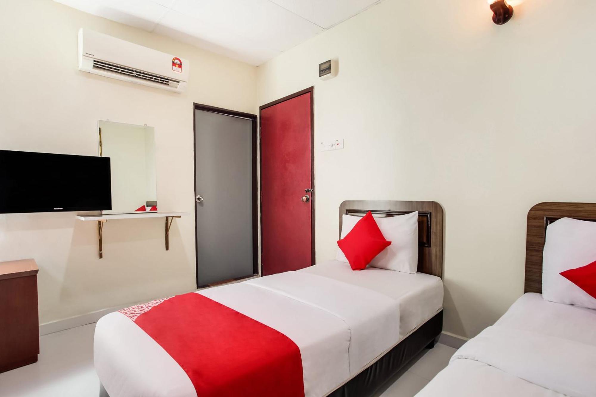 Super Oyo 89427 Kavanas Hotel