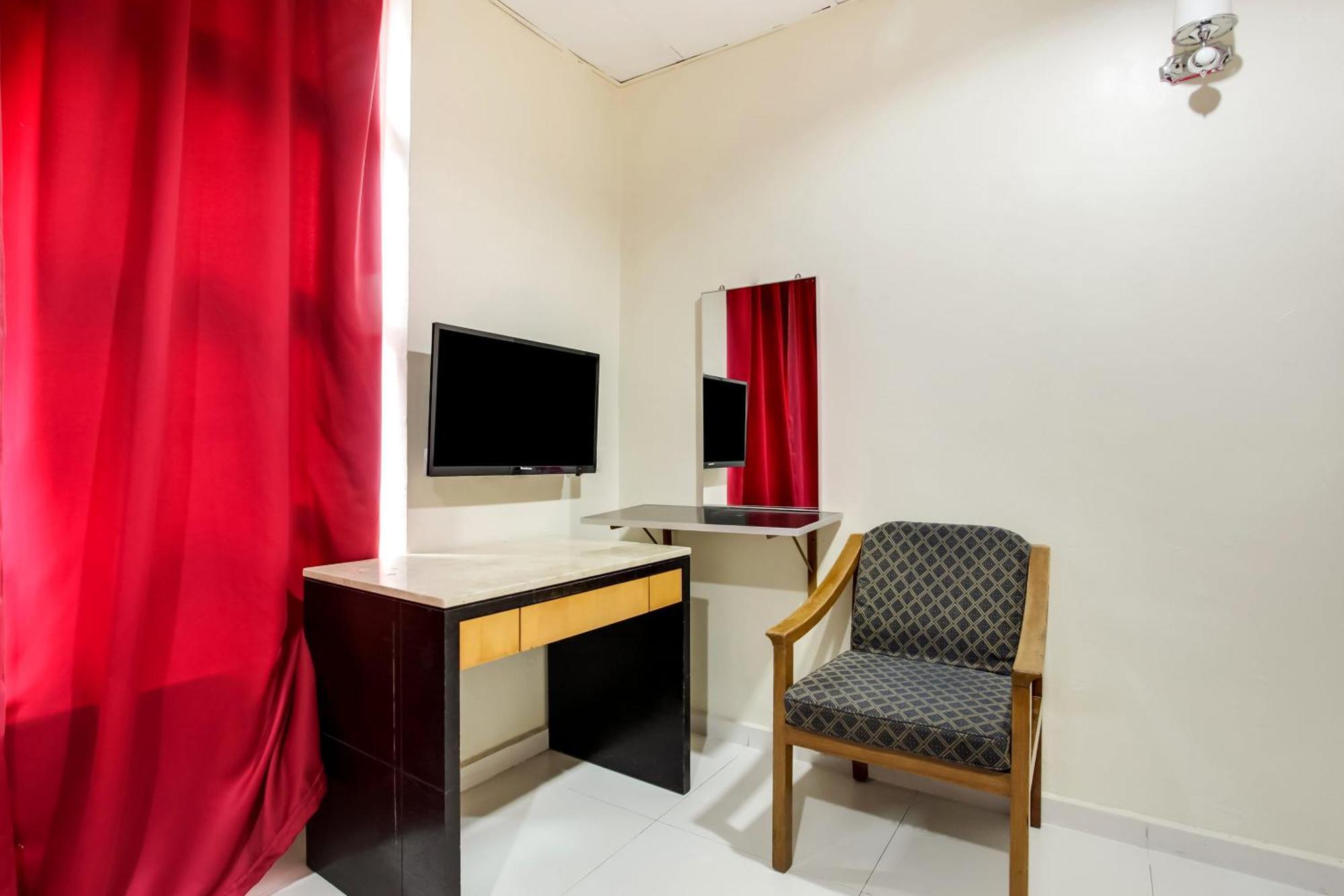 Super Oyo 89427 Kavanas Hotel