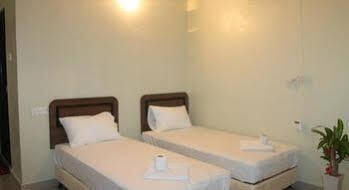 Hotel Super Oyo 89427 Kavanas
